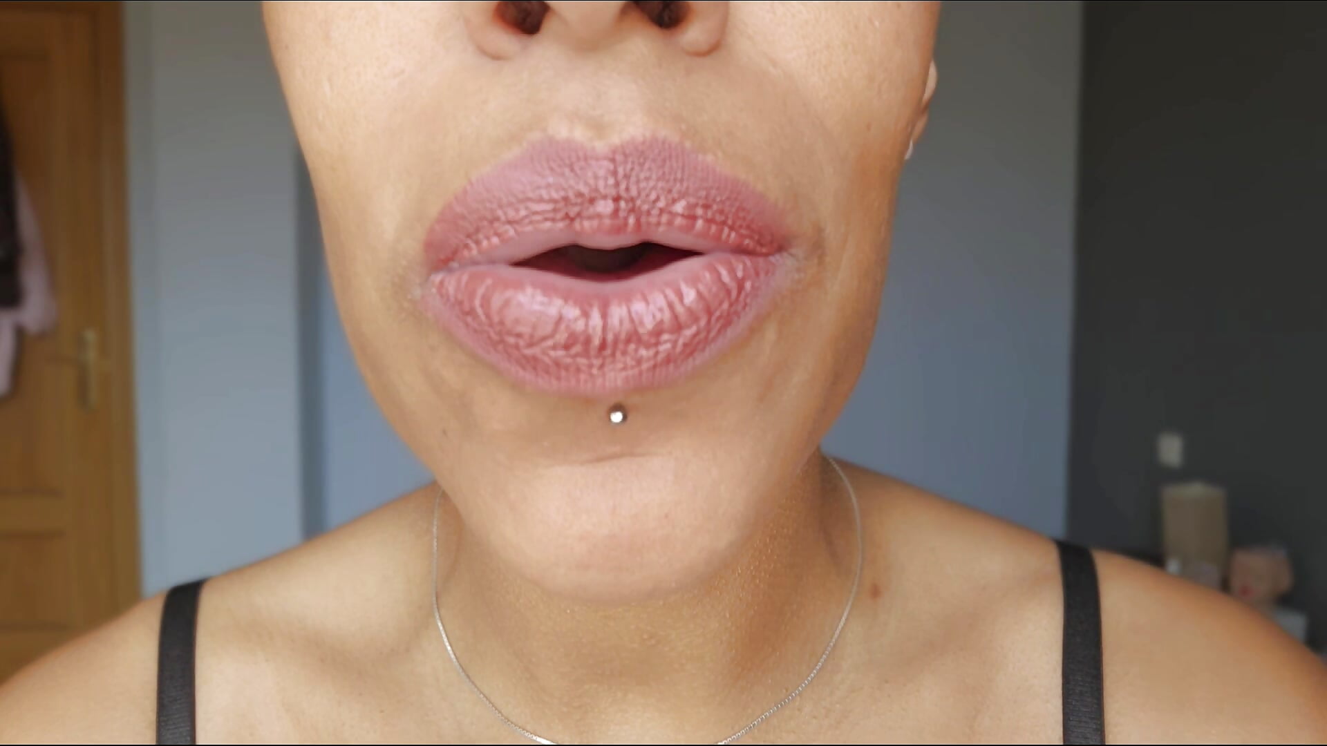 Mouth worship joi. - video by Goldenlace cam model