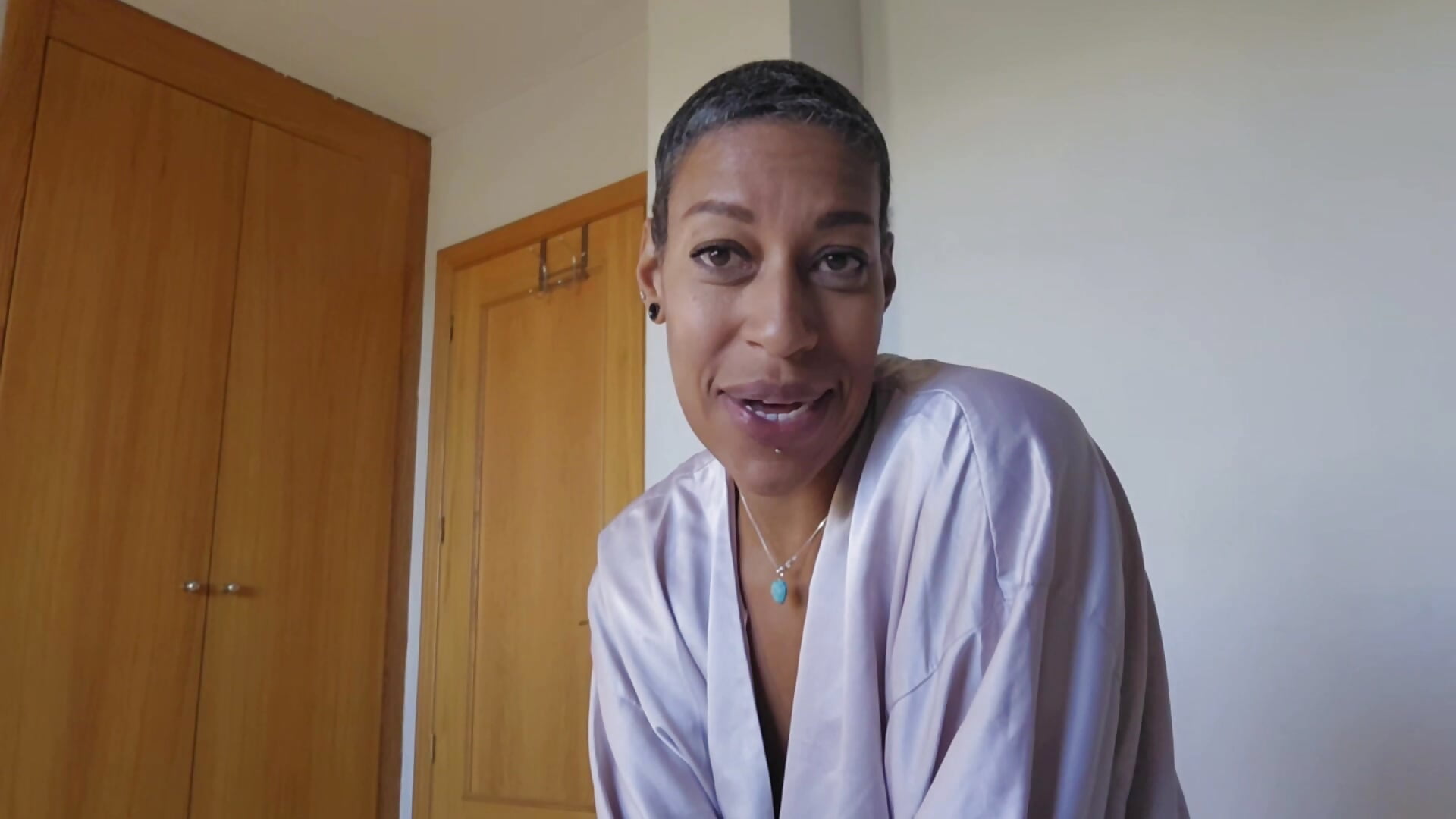 A Taboo cure for insomnia and Blueballs with stepmom - video di Goldenlace modella di cam