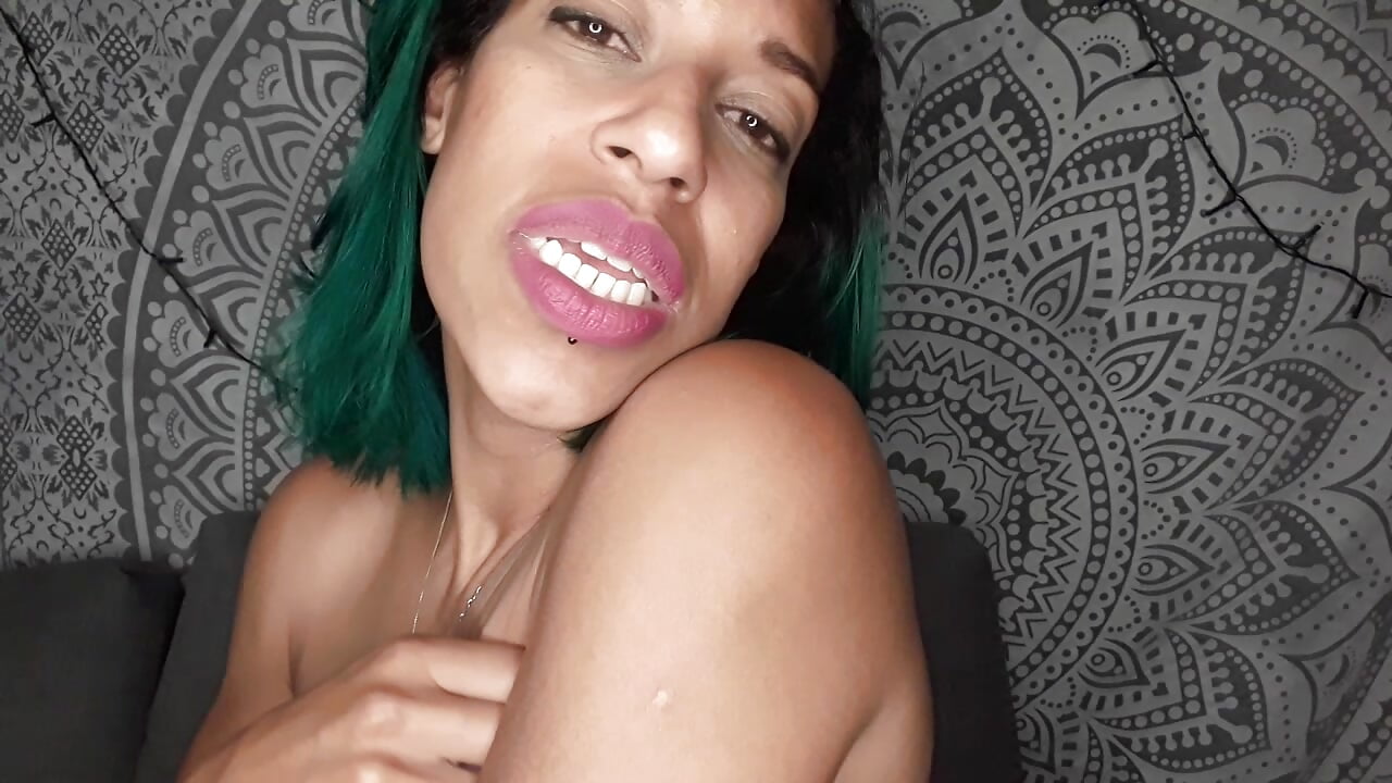 Armpit heaven - video by Goldenlace cam model