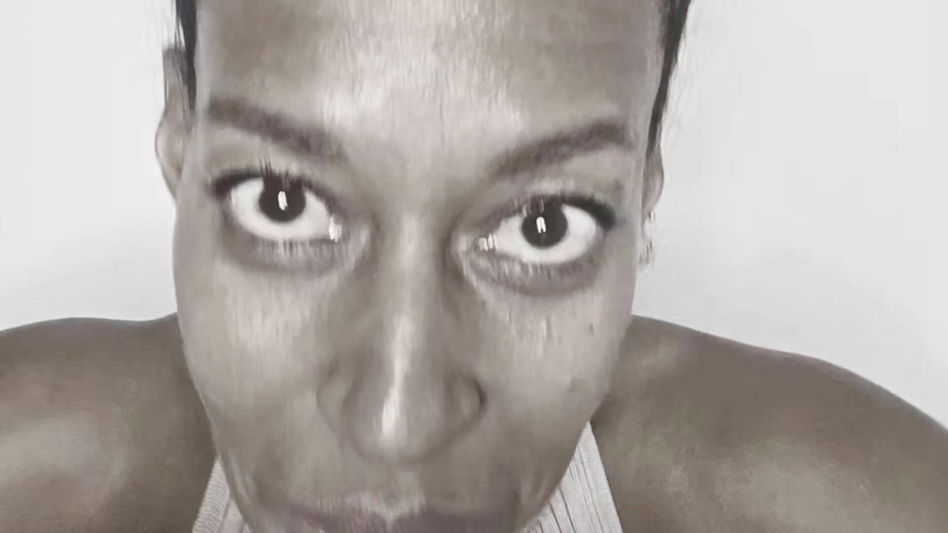 Creepy face - video by Goldenlace cam model