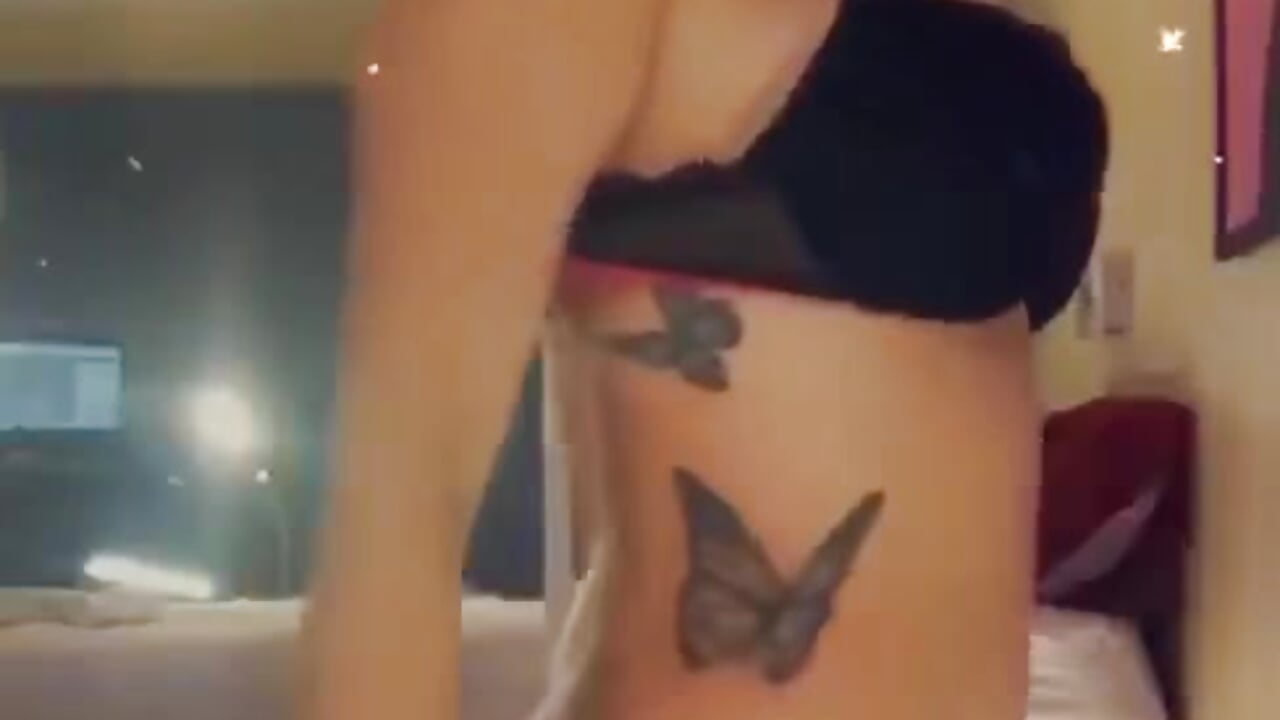 Throw Back Tease - Vivian_MayXxX adlı kamera modelinin videosu