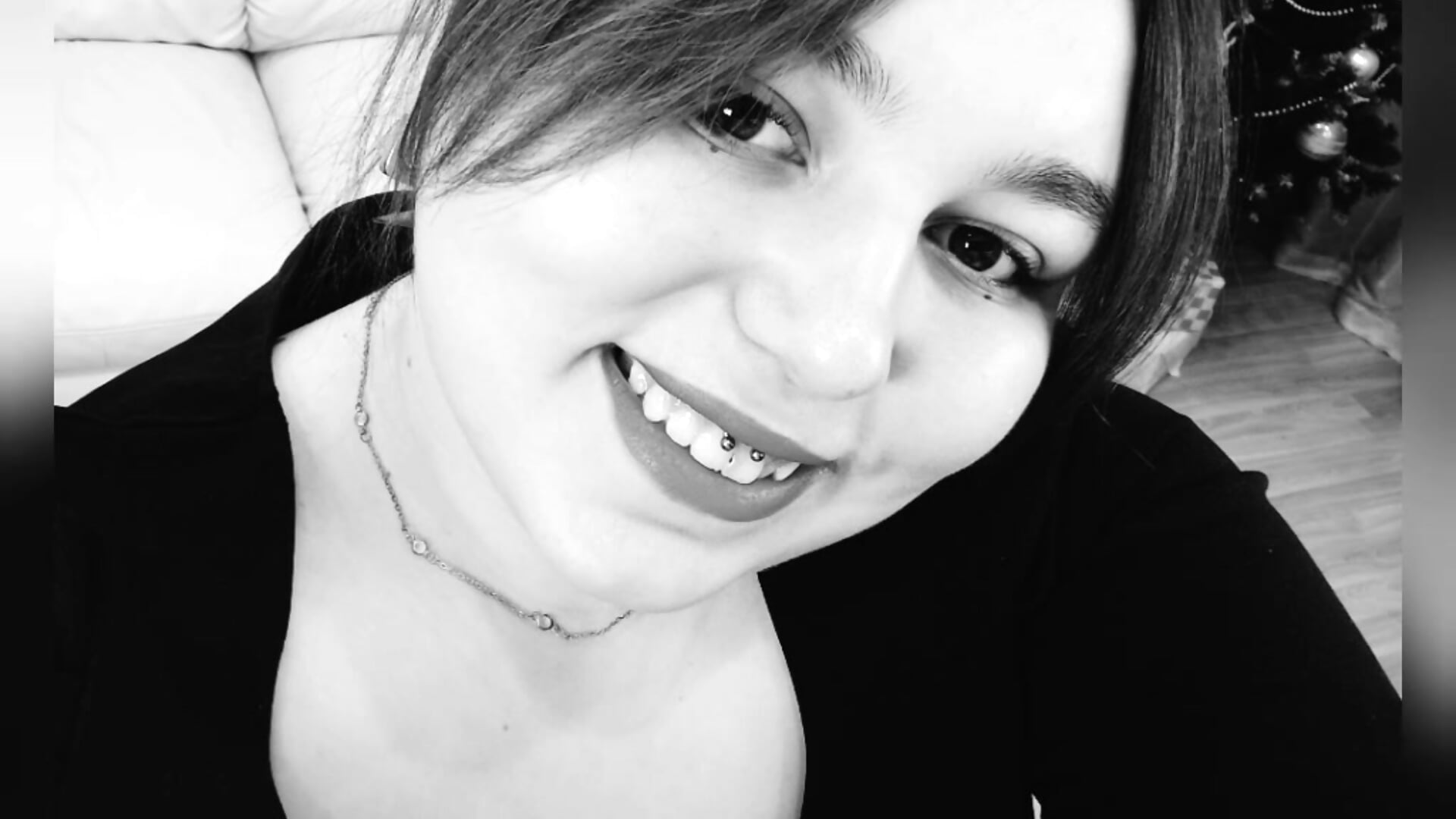 Piercing - video by LillianKim cam model