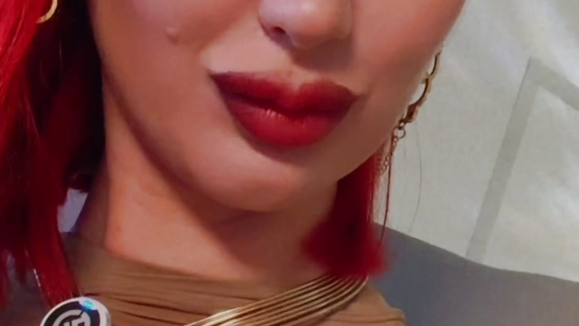 Nipples hide . yep – video modela na kameri Lady_RedAlexa_RA