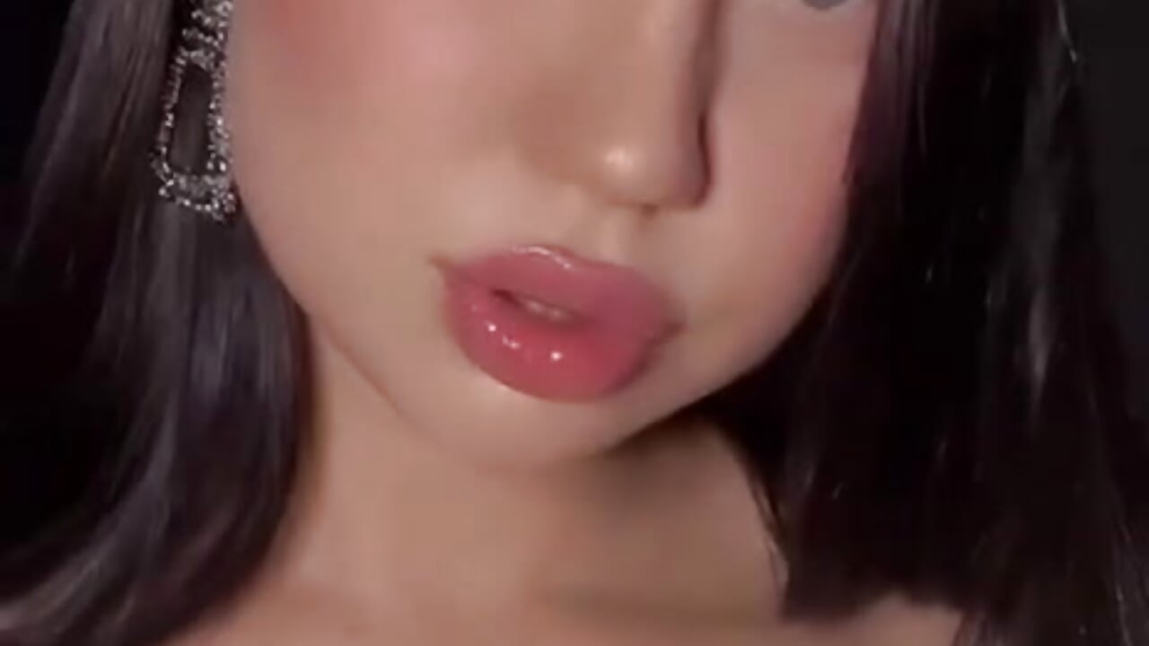 Kiss me... - video by BeautyTrisha cam model