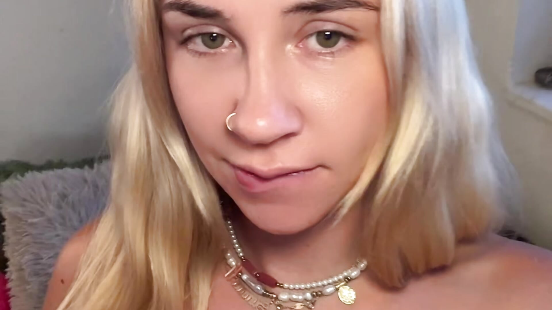 Tease - video by autumnsbedroom cam model