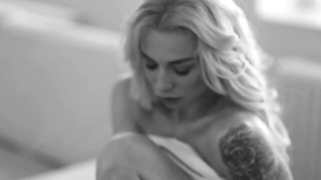 me for u - clip cu AskAlexa model videochat