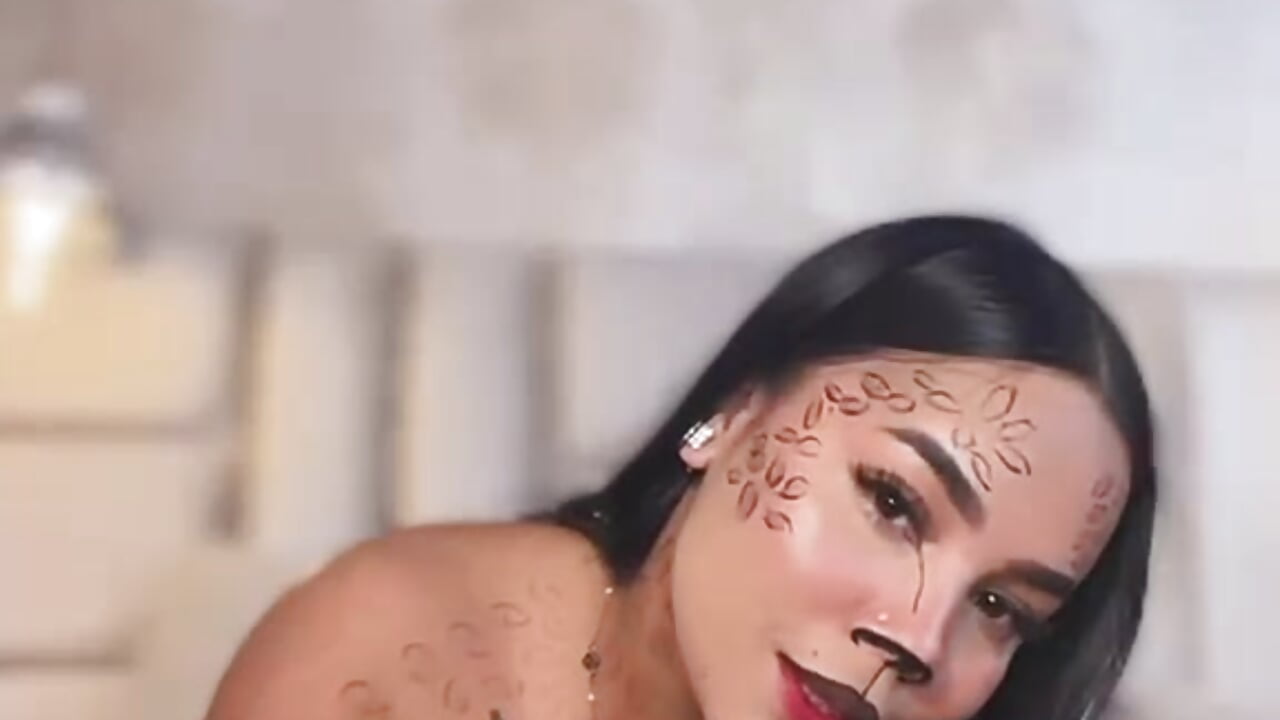 my feline side😻 - відео від EmilyQueen3x