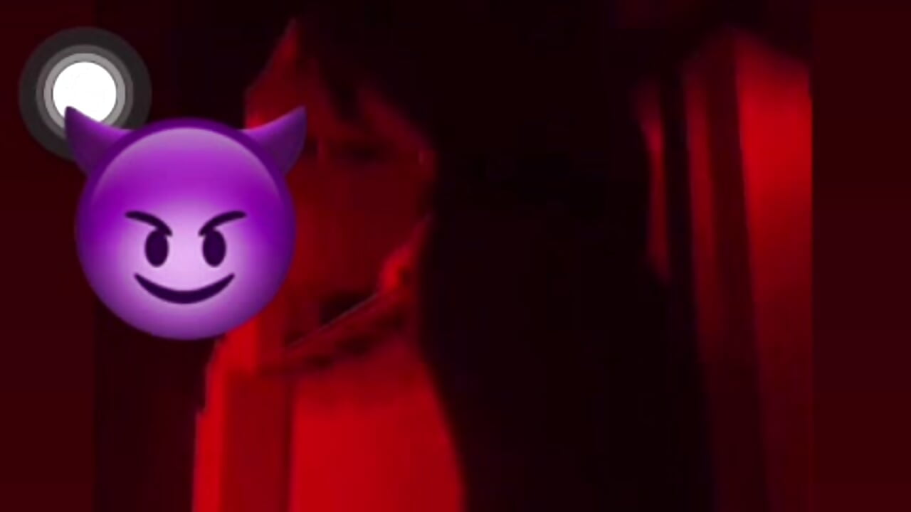 Look all this sensuality in this video, now in my room - EmilyQueen3x 캠 모델의 동영상