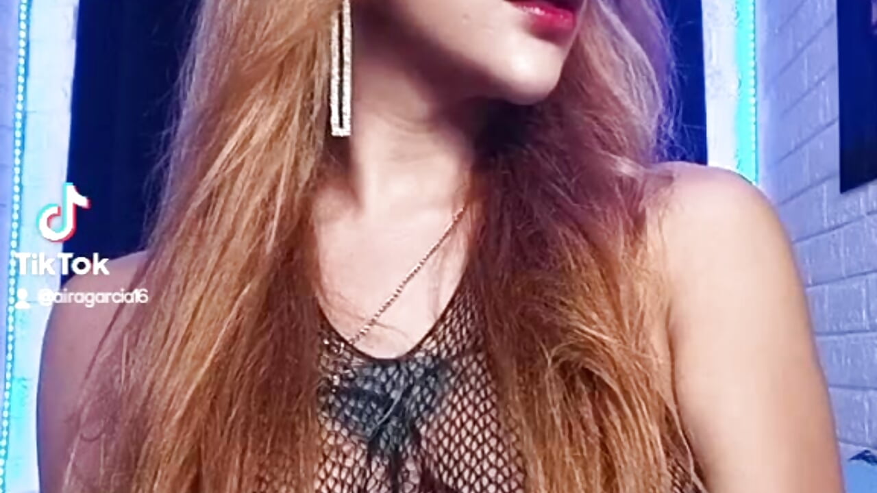 VID_20220708202046 - vídeo de AiraFox modelo de câmara