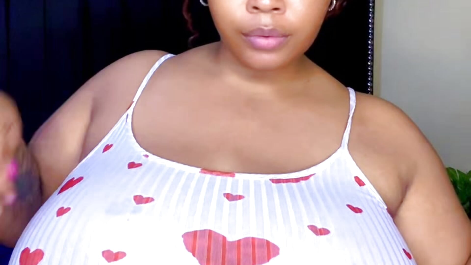 Lulu - video oleh model kamera LunaCovenn