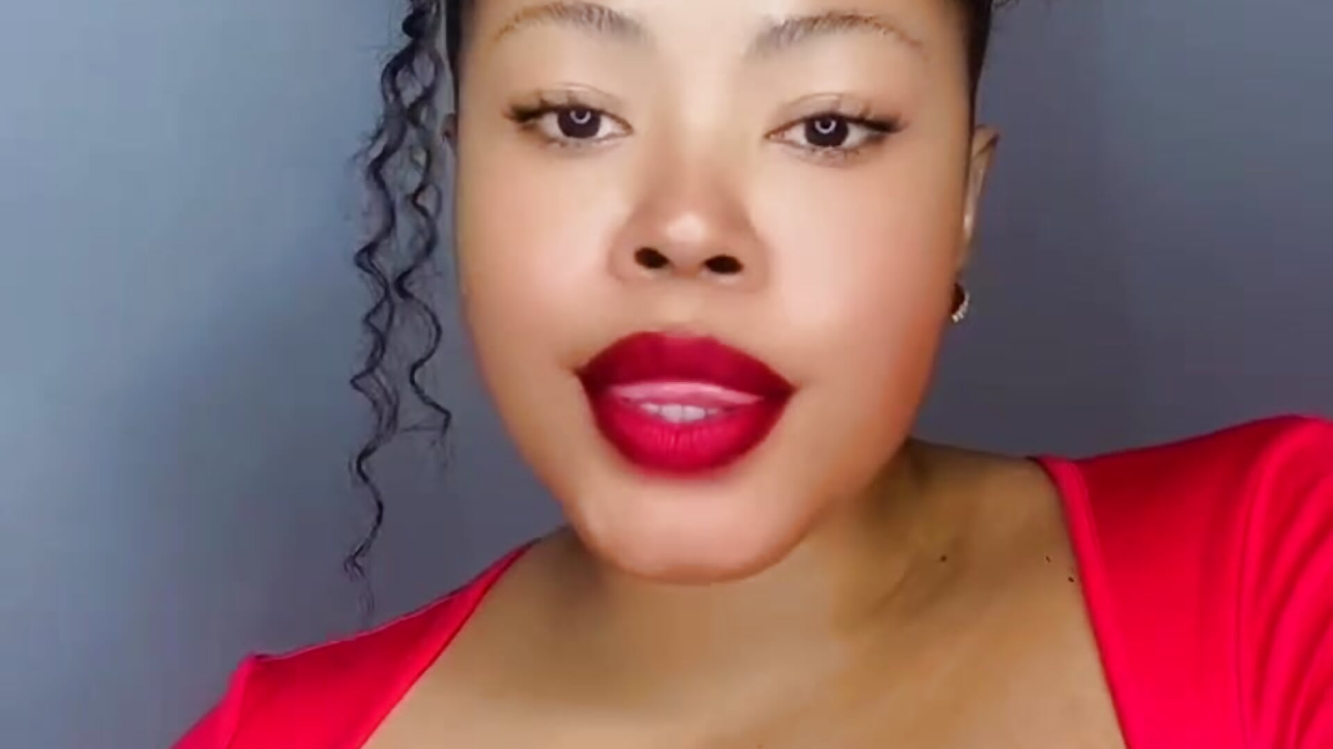 26185b659f134e26bf8354f45f7a04ef - vídeo de LunaCovenn modelo de câmara