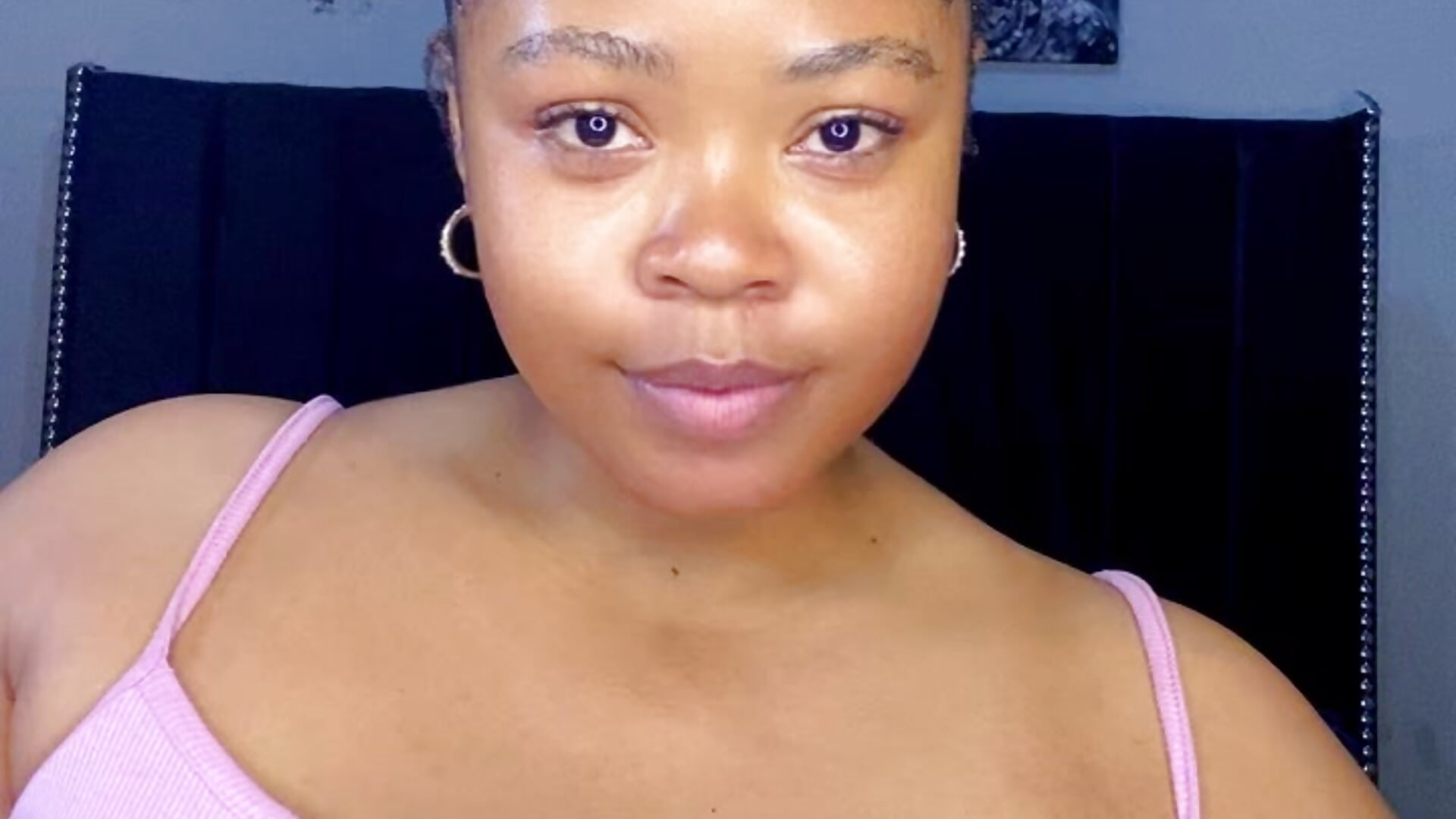 cc56f370fa604770b8f57320faa3f6e2 - vídeo de LunaCovenn modelo de câmara