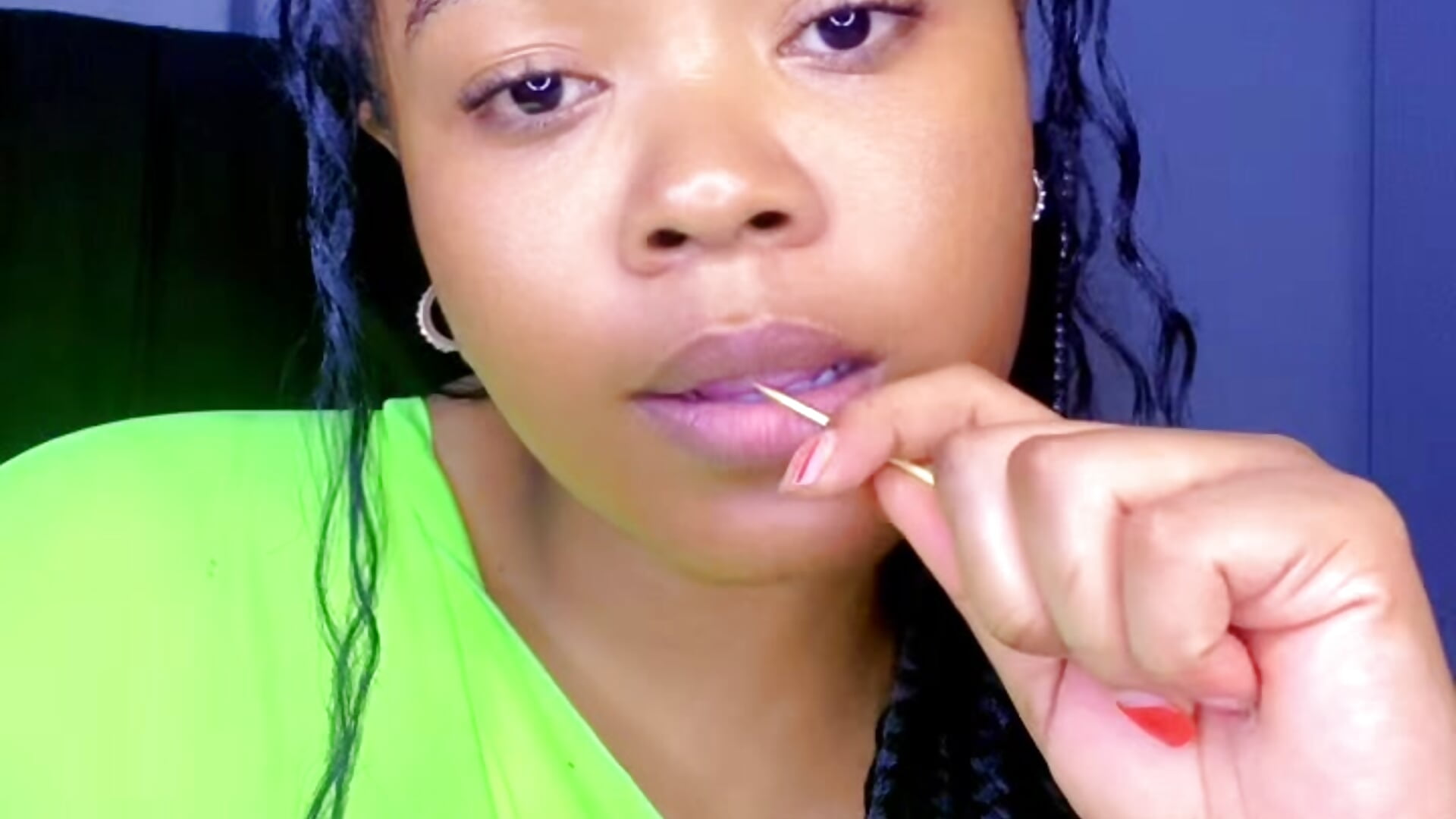 Lulu - video oleh model kamera LunaCovenn