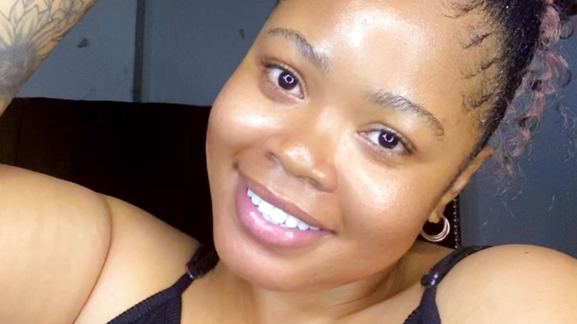 2dbc1f11927447ee88e0730f3d02b10b - vídeo de LunaCovenn modelo de câmara