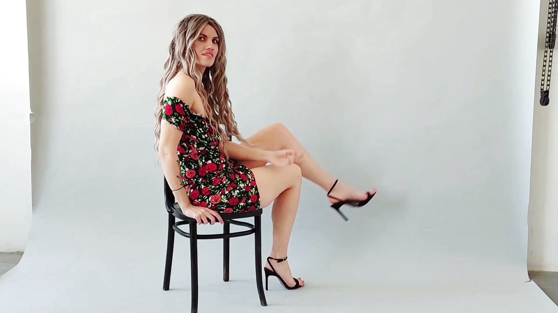 Naughty posing from a wild lady - video oleh MilaLoona kamera model