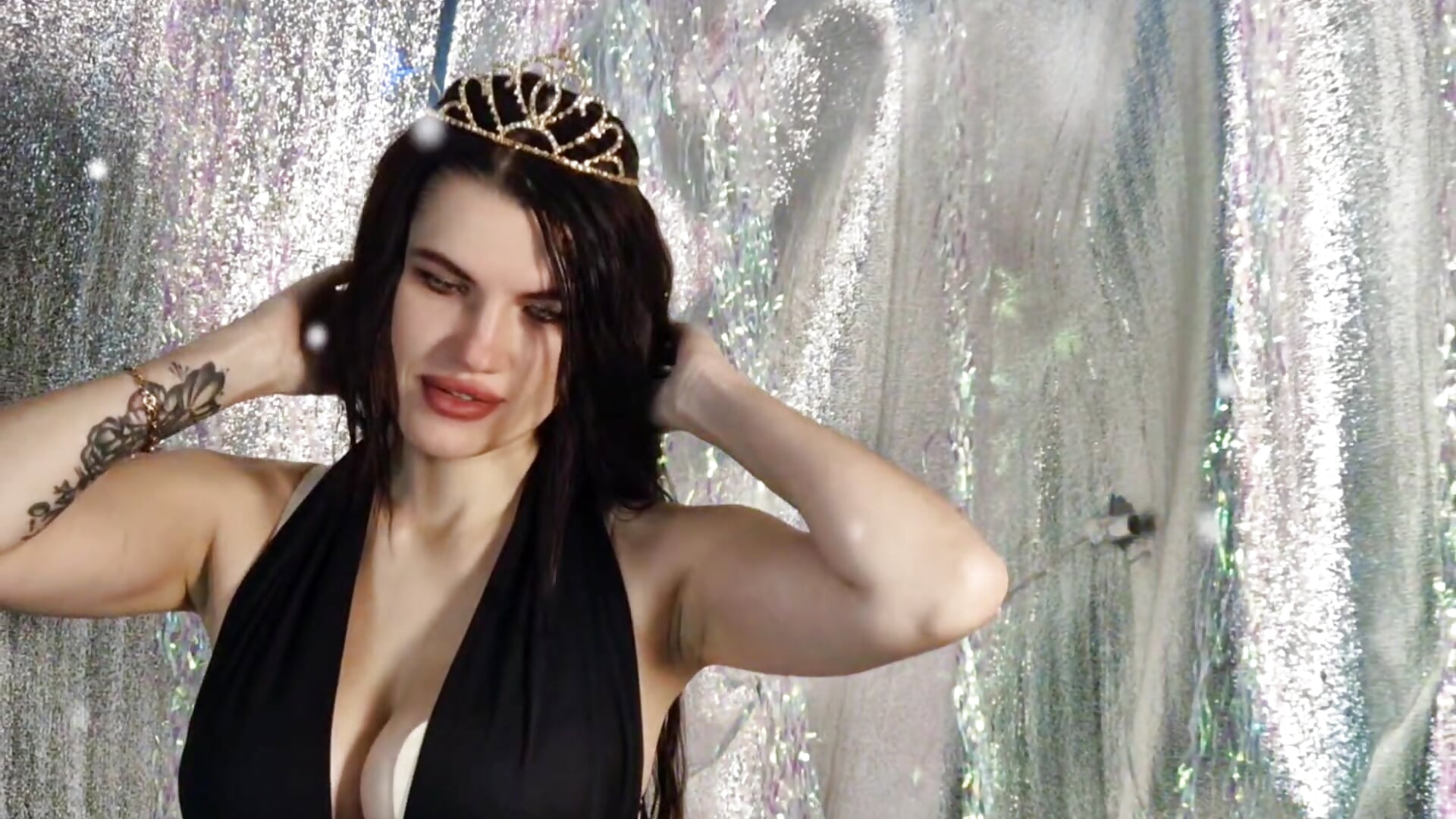 graceful queen for christmas - video của người mẫu cam MilaLoona