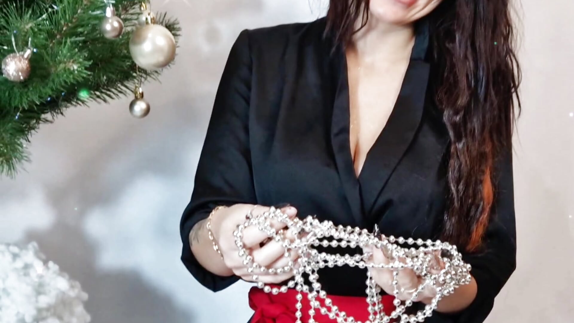 shiny beads - video của người mẫu cam MilaLoona