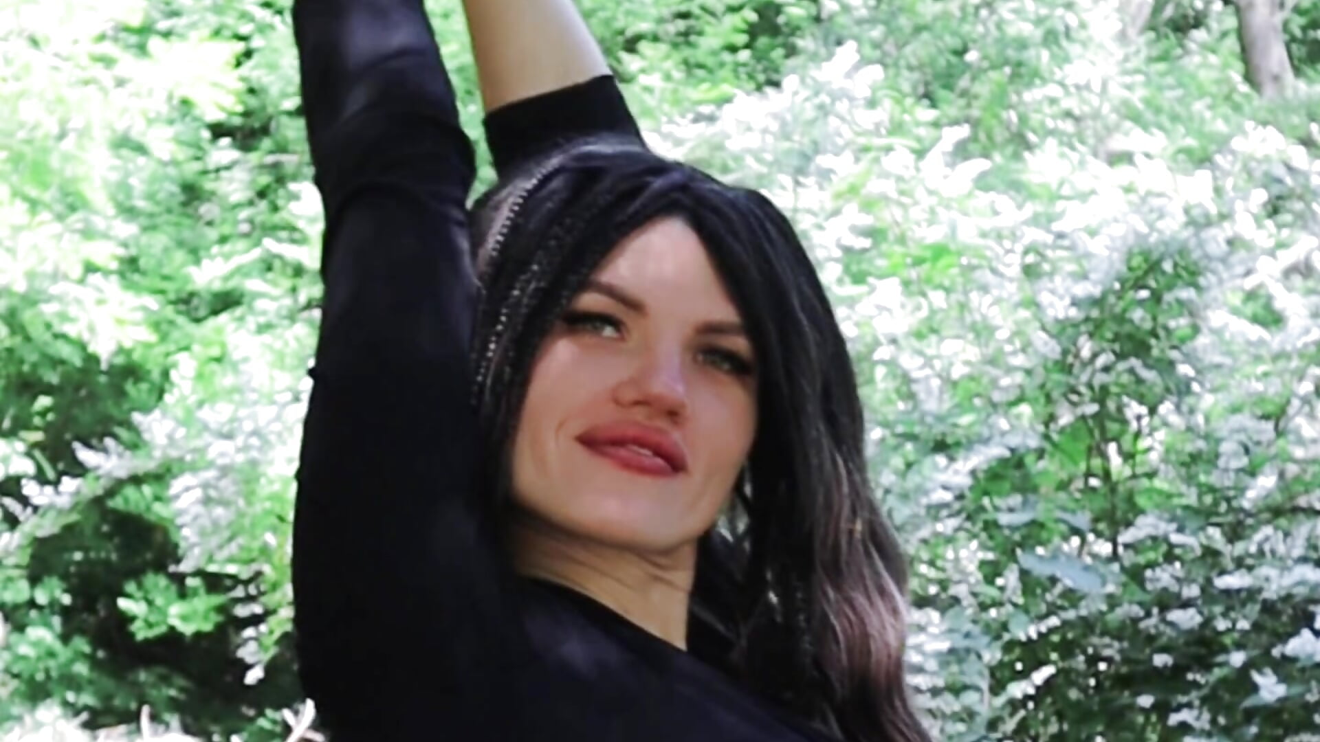 girl in the forest - video của người mẫu cam MilaLoona