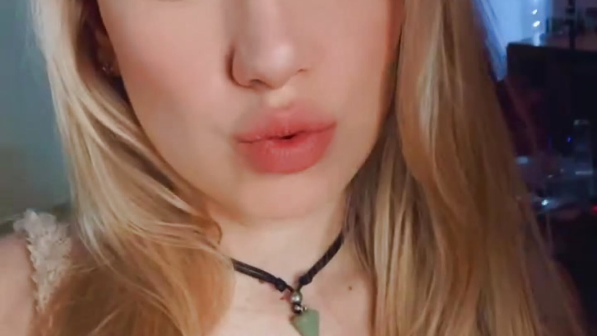 Guess who's back?! :flirt: - video by clara_k cam model