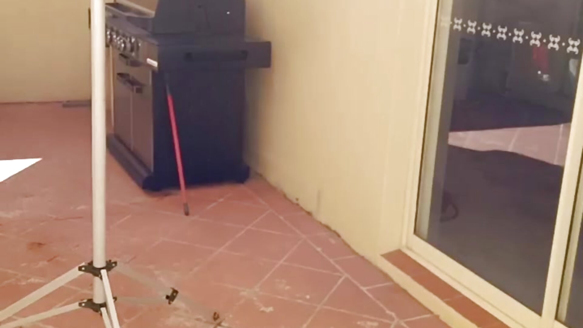 Outside naked - video by shhhoot73 cam model