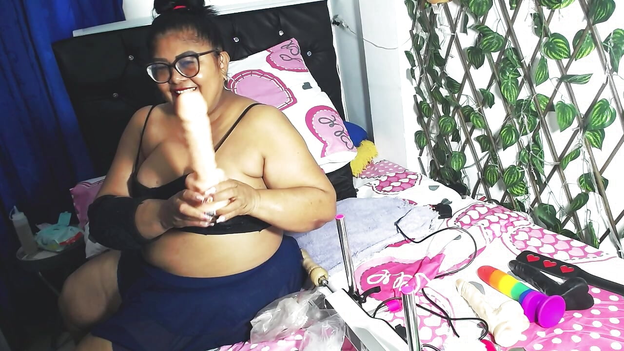 New Dildo for the machine.  150 tks    nuevo dildo para la maquina , para usarlo 150  tks - فيديو من mature_beautiful موديل الكام