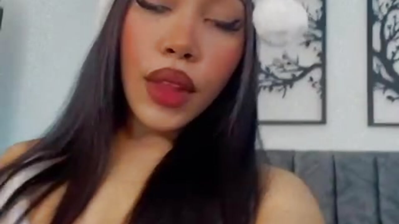 Video de WhatsApp 2023-12-24 a las 17,21,37_b023389f - video by Olivia_ds cam model