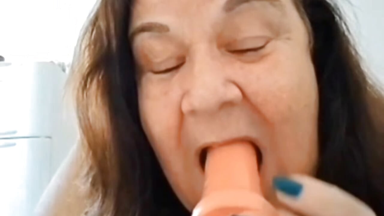 Garganta profunda com consolo - วิดีโอโดย Yaya_Mineira โมเดลแคม