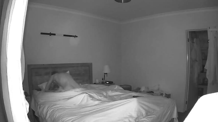 Aunty sneaks in, doesn't take no for an answer - video by SpartanJob@xh cam model