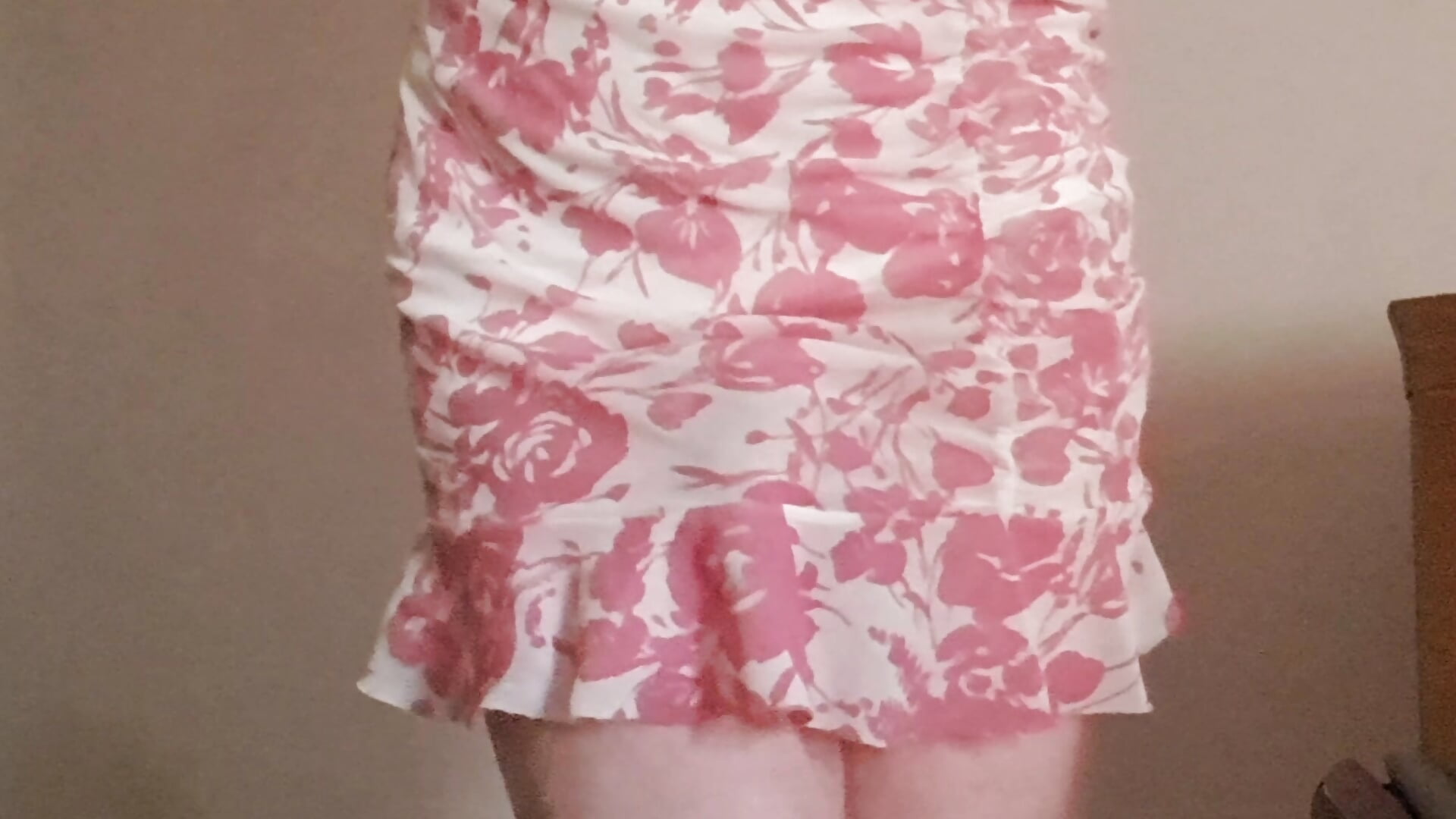 Sukienka z wystającym kutaskiem - video di snyboypl modella di cam