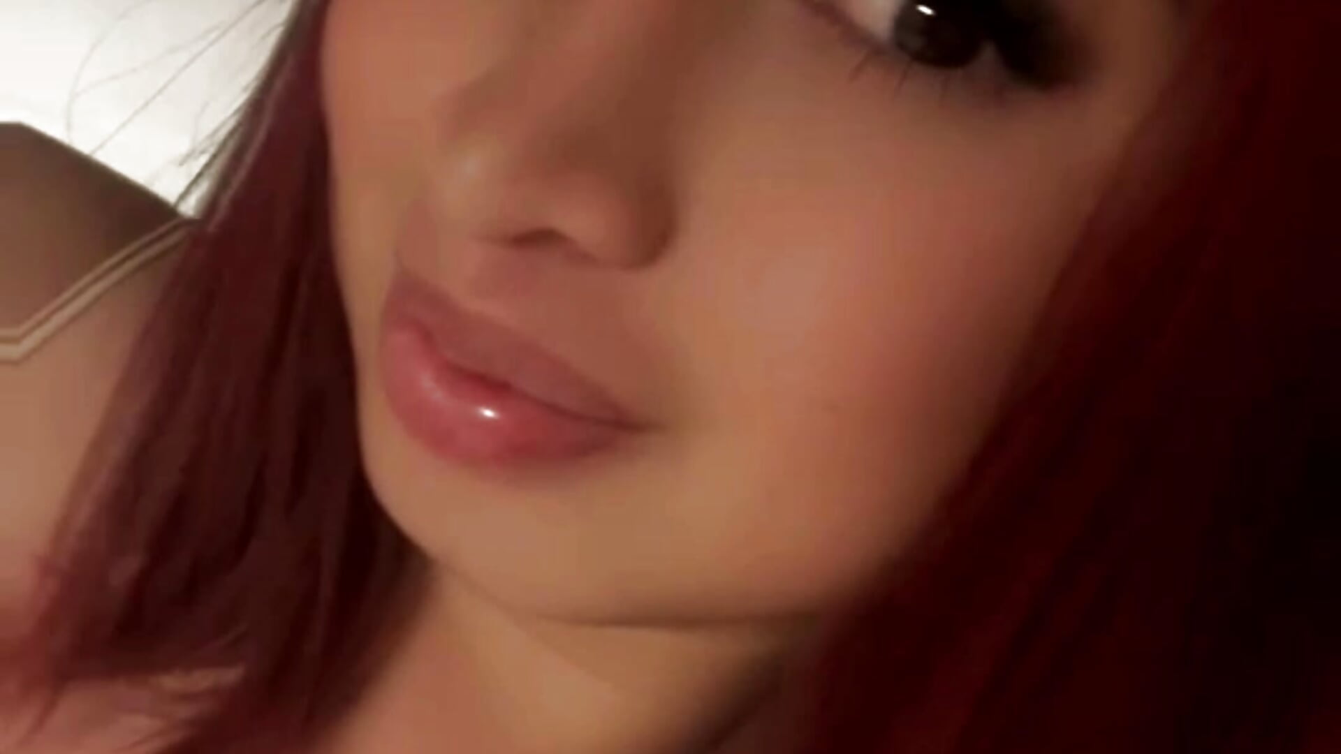 Kisssss.... ♥️♥️ - video by madelaine_blosson cam model