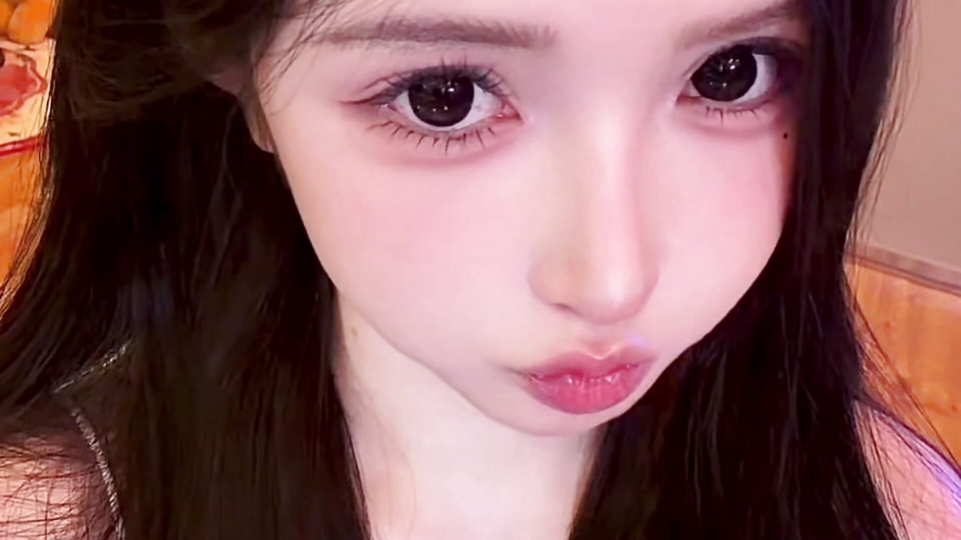 第一次这么近距离看我吧～亲亲脸蛋 - Hahaha_ha2 adlı kamera modelinin videosu