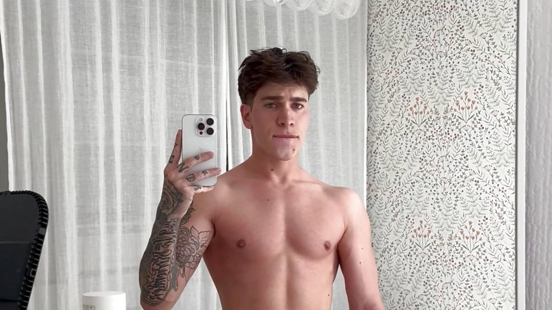 IMG_3896 - video oleh model kamera Evan__White_