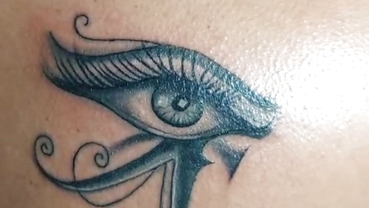 tatoo eye of horus, on my back