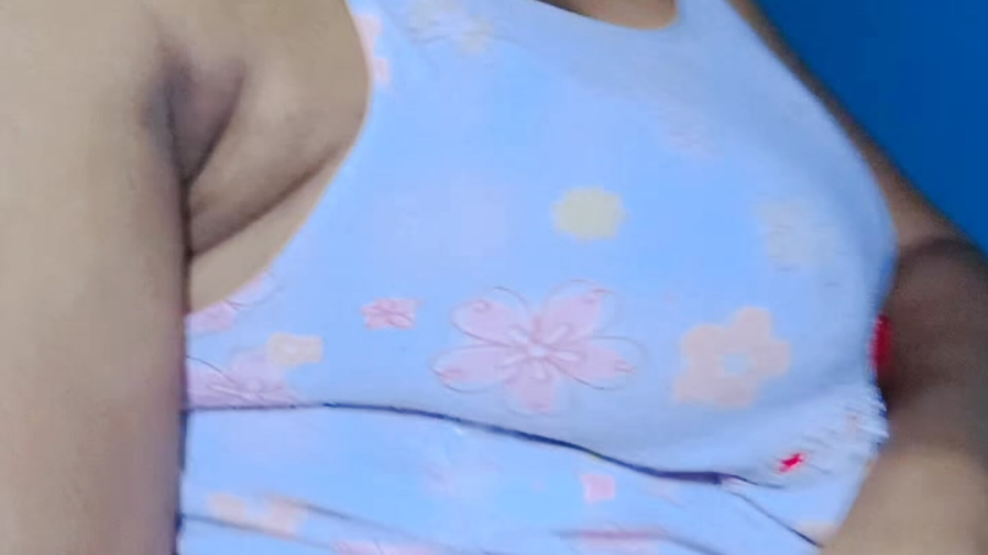 Showing one of my tattoos - Video von brunettedirty Cam-Model