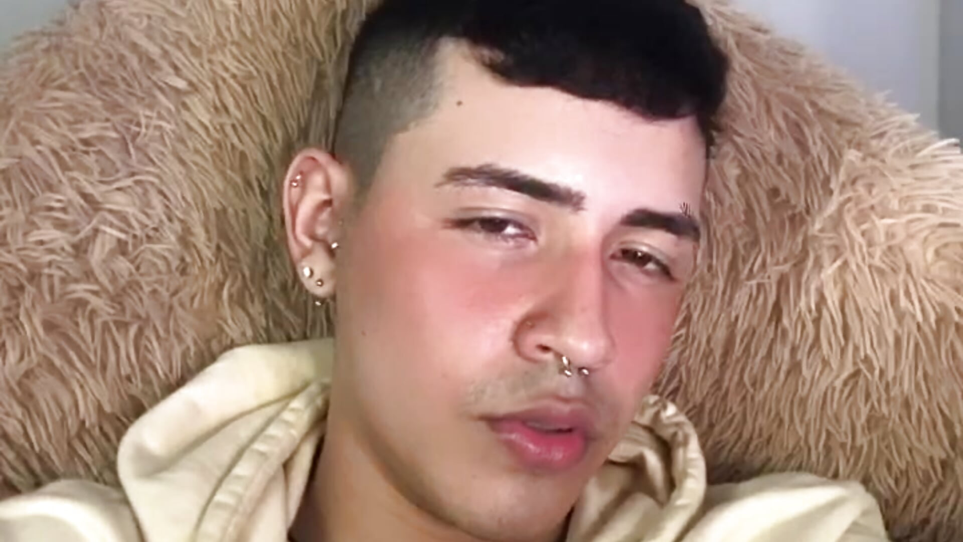 Hi guys ;) - video by AaronGreco cam model