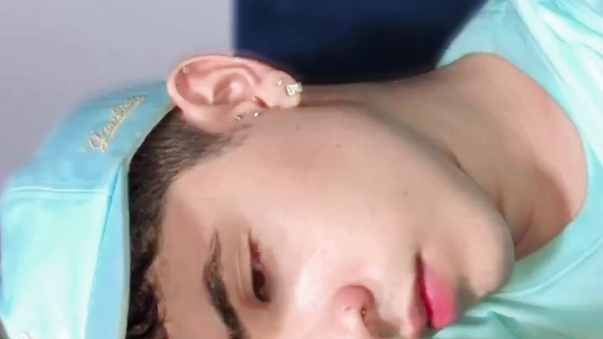 Kiss me please? - video by AaronGreco cam model