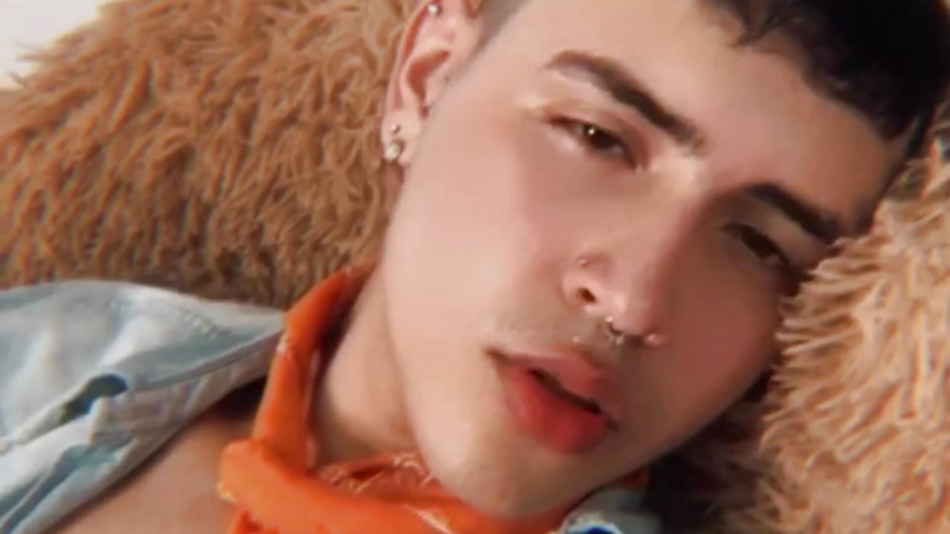 Hellooooo - video by AaronGreco cam model