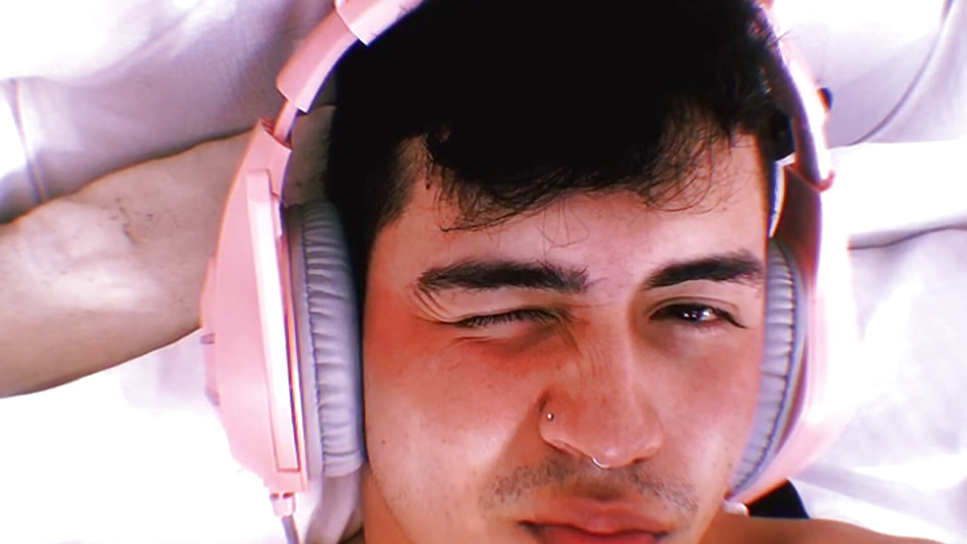 I love color pink - video by AaronGreco cam model