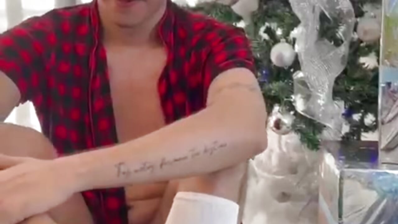 Merry christmas 🎊🎄 - video by AaronGreco cam model