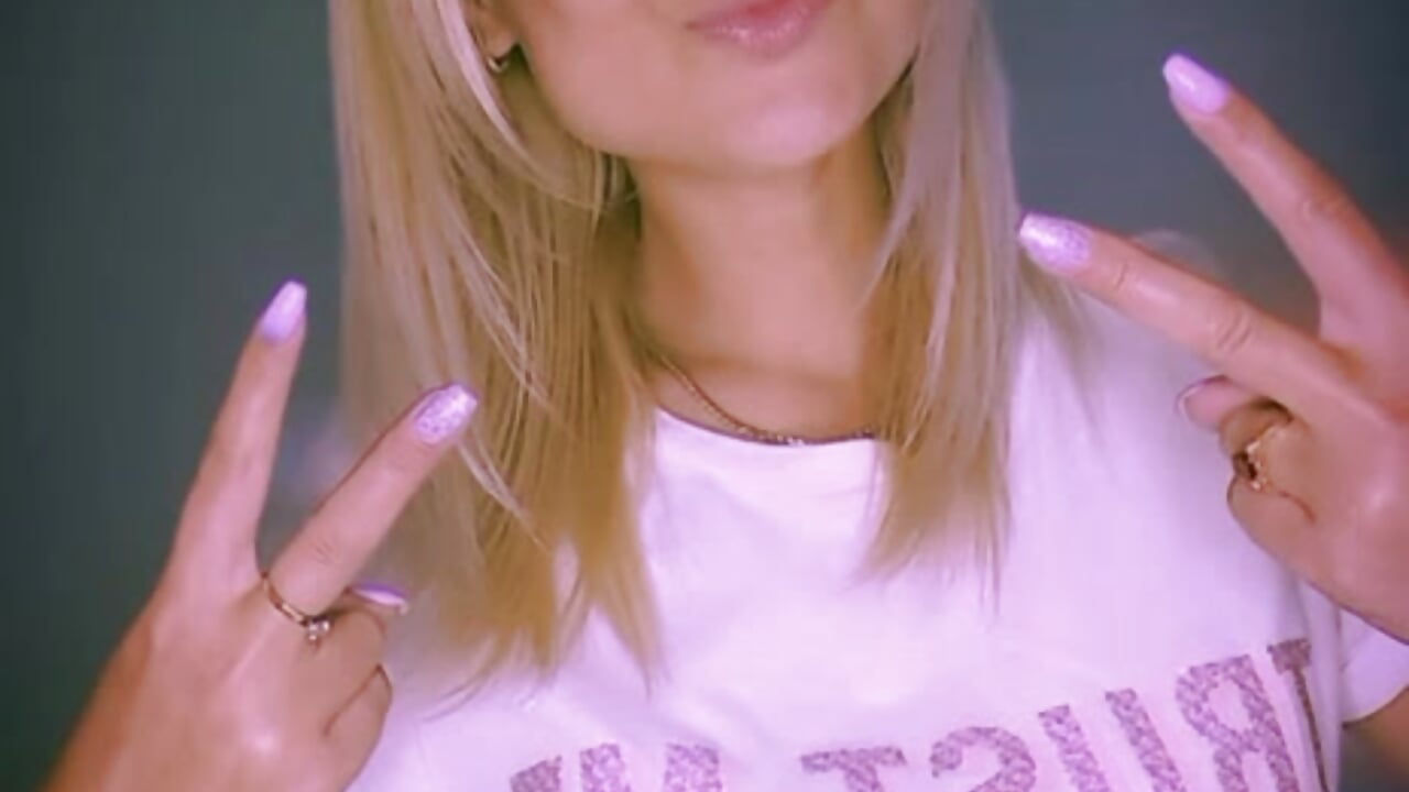 Hi, it's me. - video by annagreeneyess cam model