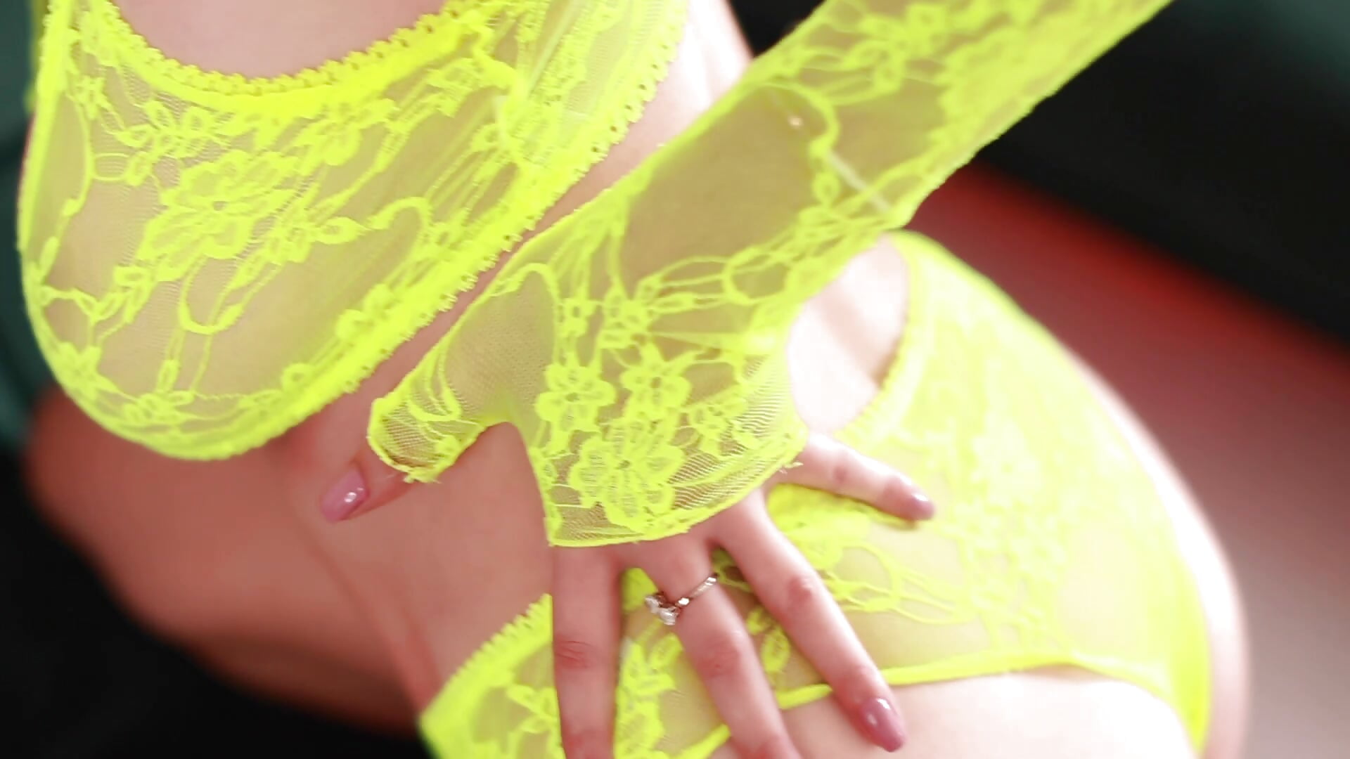 Touch my body - video av AlexaBarnes cam model