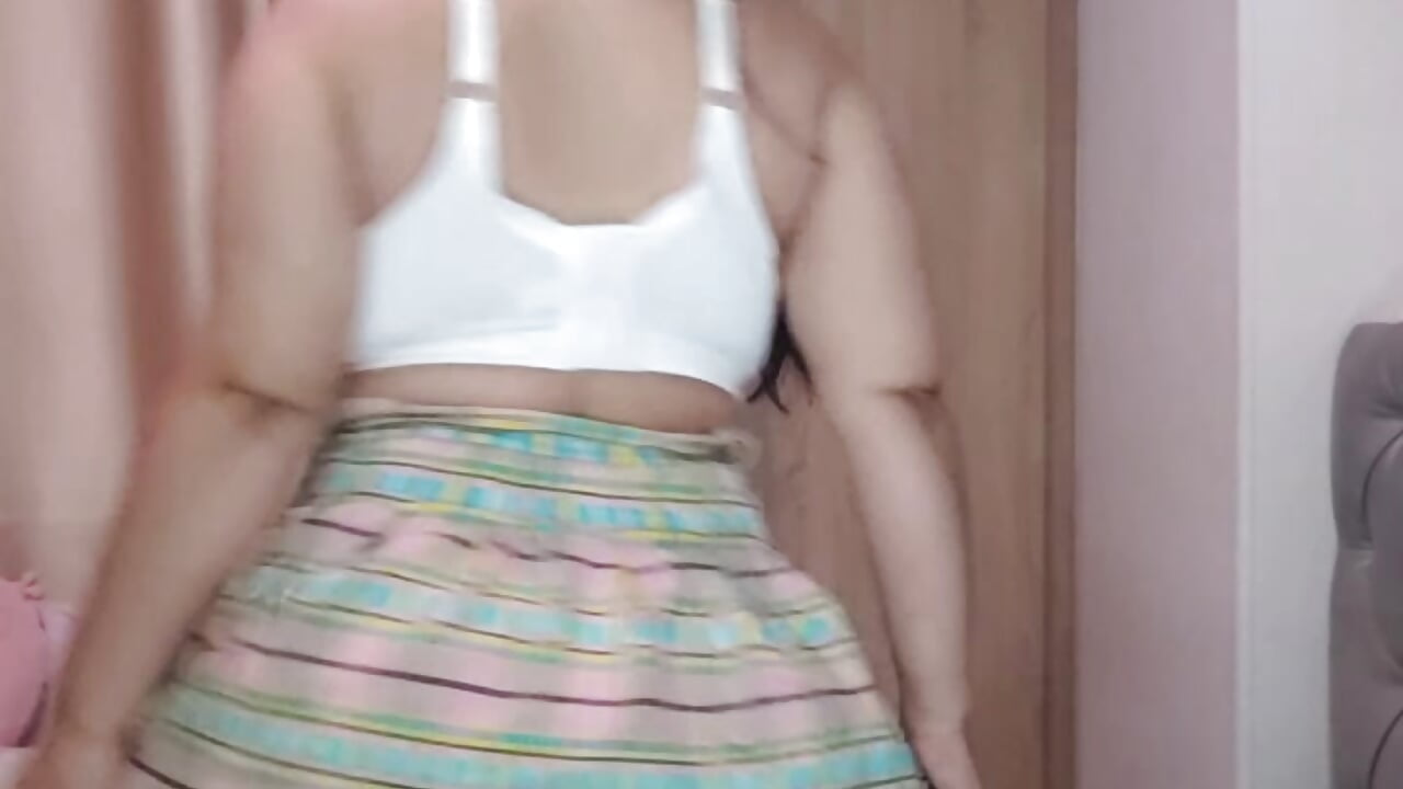 1000428083