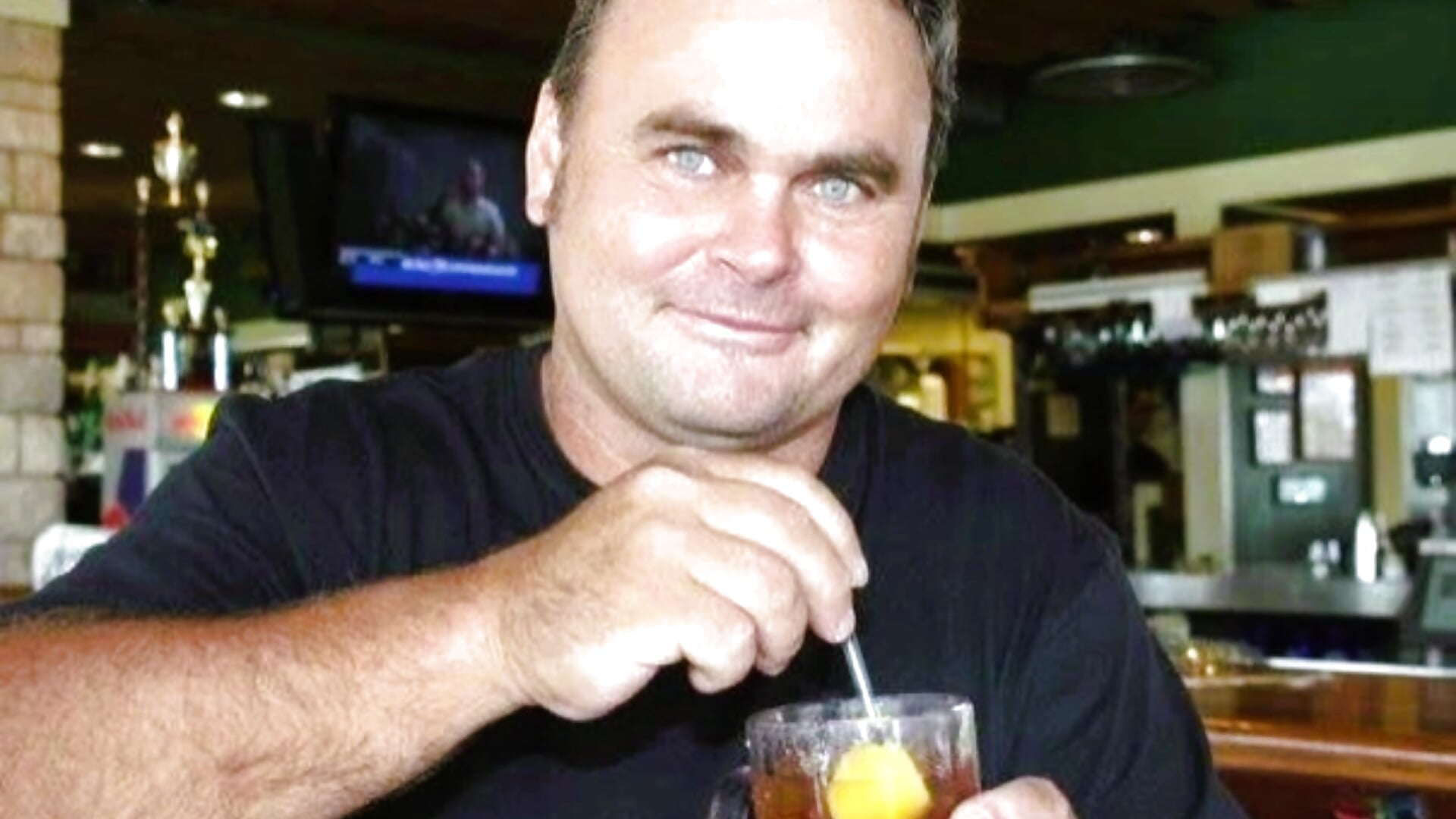 JAMES BASS SHOWS ALL – video od webkamerové modelky jamestexas