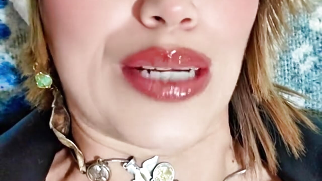 Mmm Feliz Día de la Hipocrecia! Y  Vienen a Darte ese Dia el BESO DE JUDAS Fariseos! - video MARILYNRICHTER kameramallilta