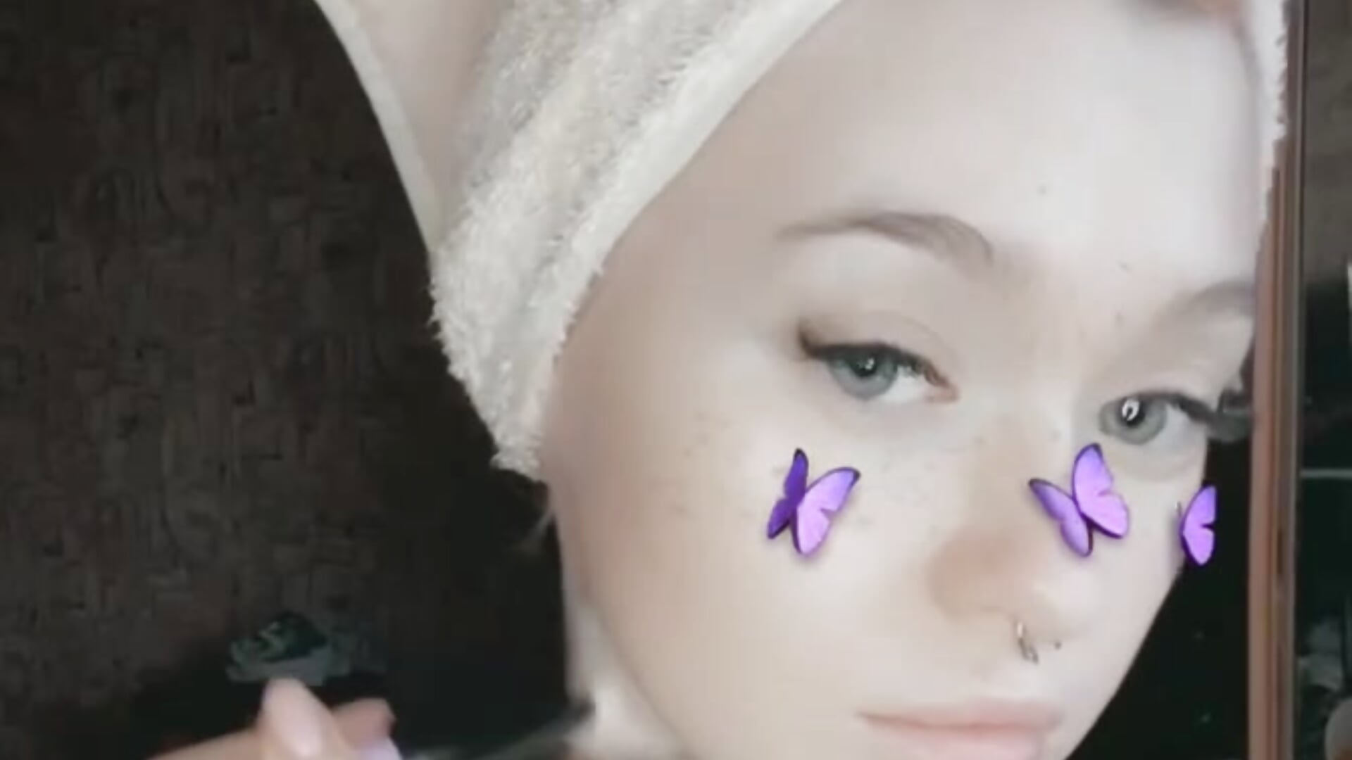 Some make up things - video by Molly_Quinn cam model