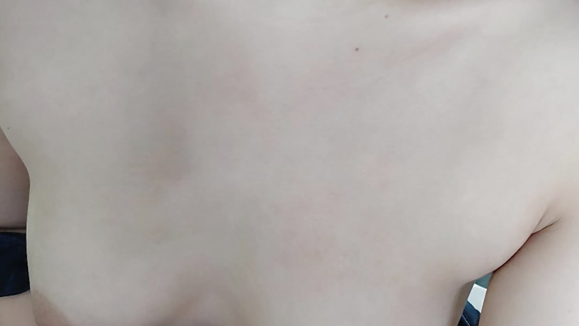 娃寶穿可愛泳衣沒除毛的小屄屄 - 視頻由 87wawa 主播提供