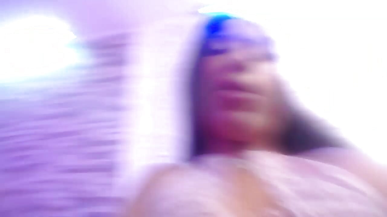 Hot show hugue tits !! - video di SalmaTits modella di cam