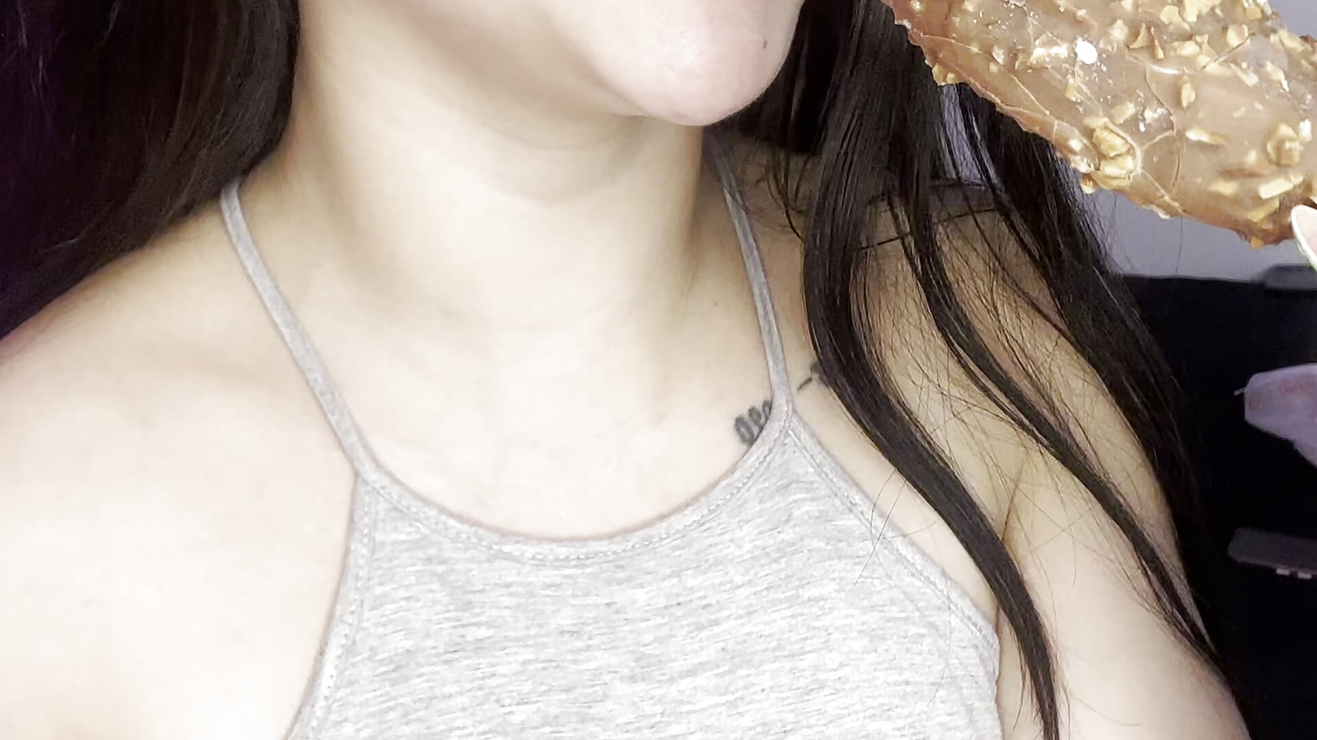 I love ice cream, so I started playing with it as if it were your cock. - video by lucy_neil cam model