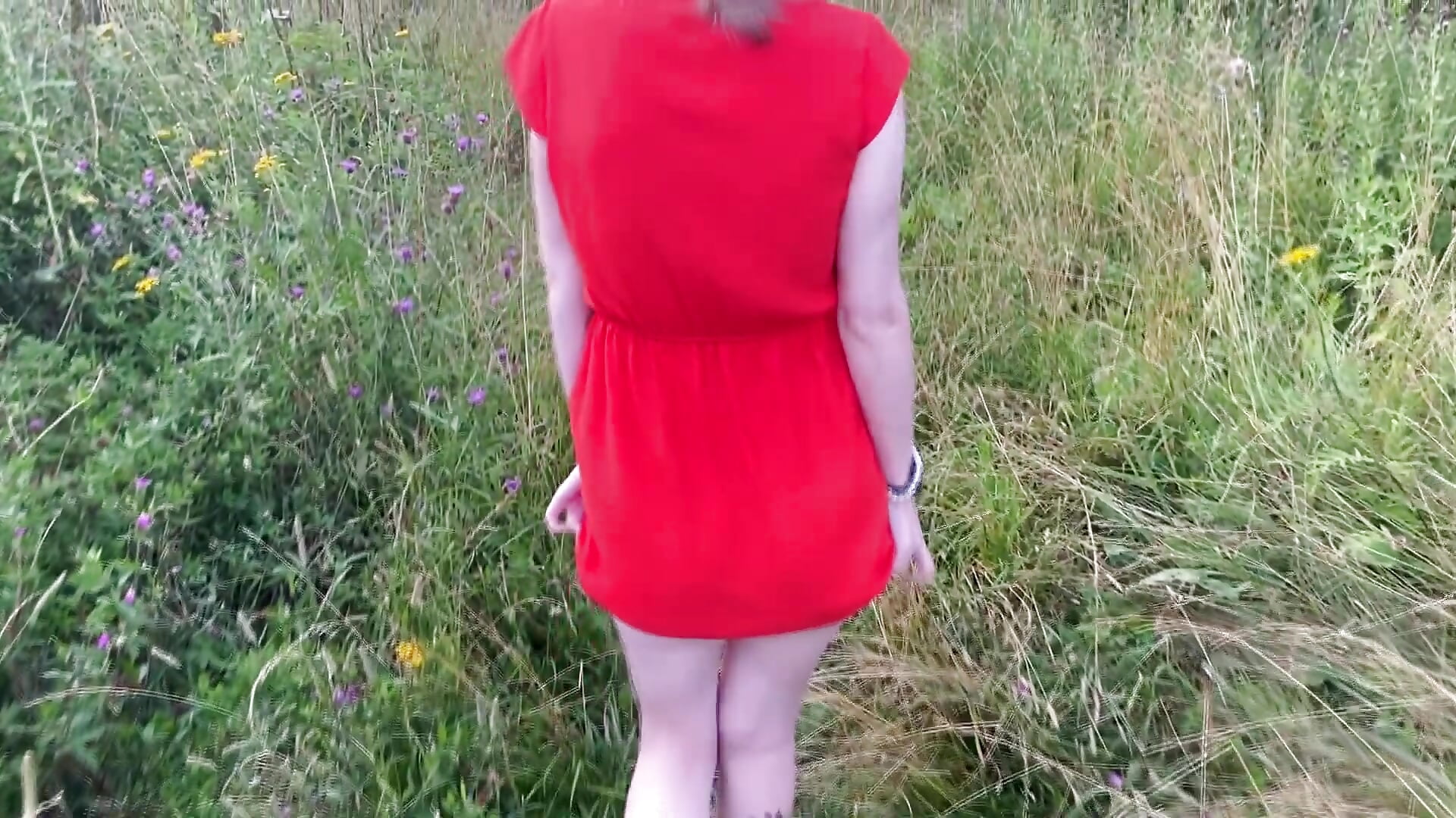 outside teasing with hairy pussy - video by mimibunxo cam model