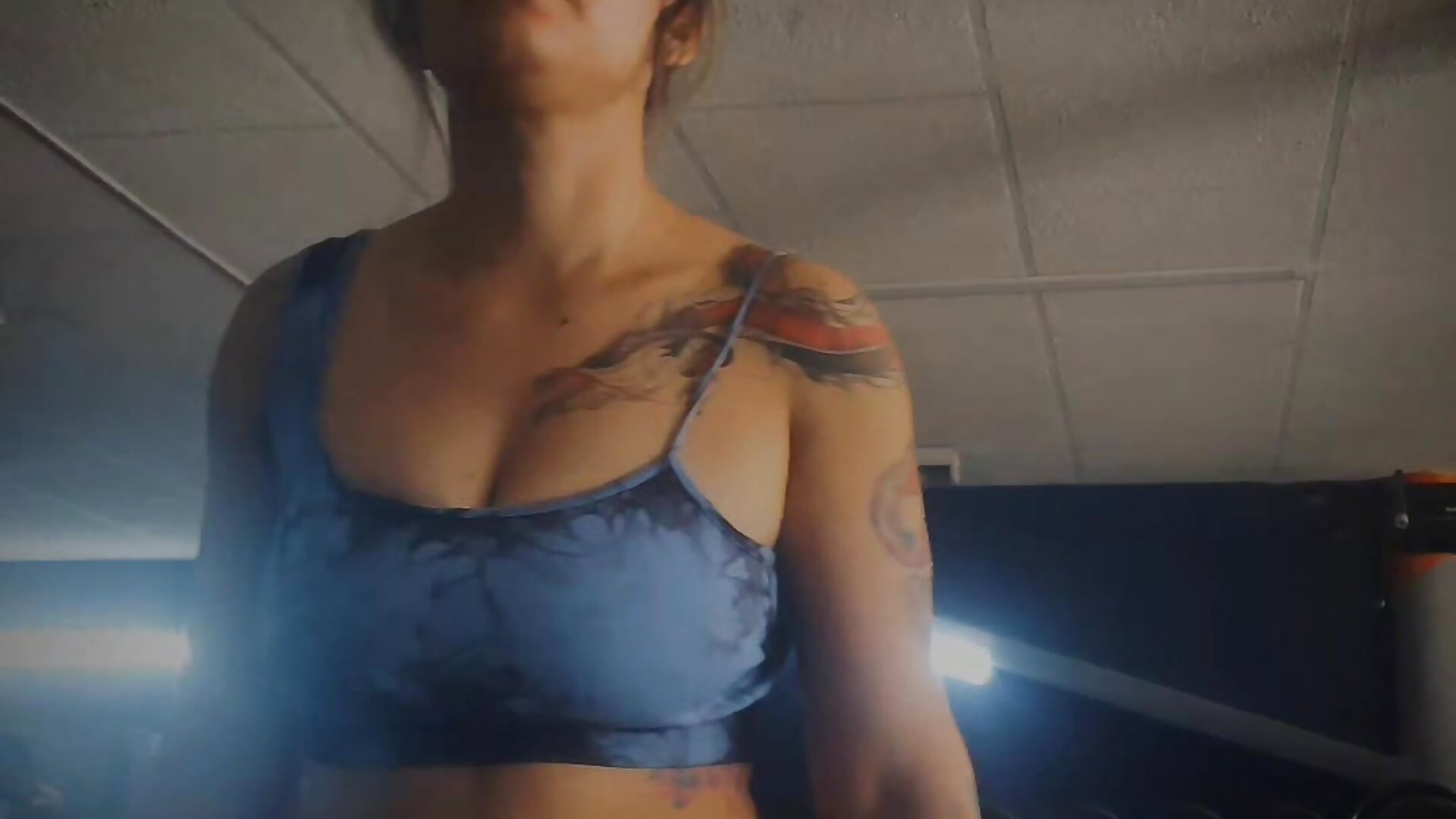 Biceps - video by girl_tits cam model